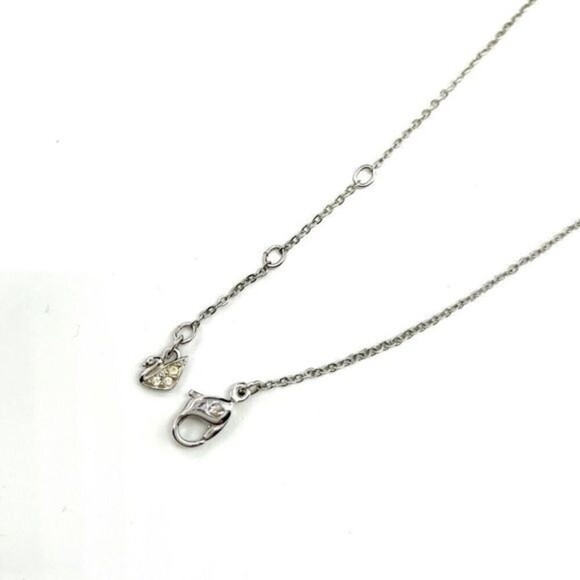 Swarovski Floral Crystal pendant on Silvertone - Picture 3 of 4